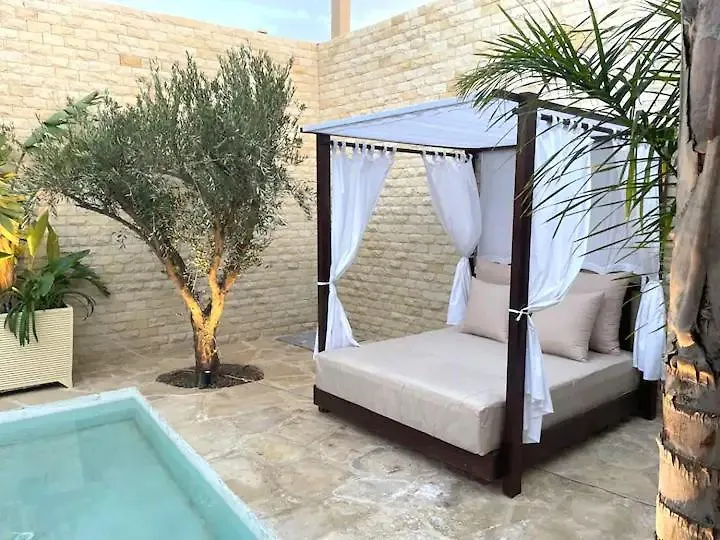 Magnifique Villa Avec Piscine Chauffee Marakeş